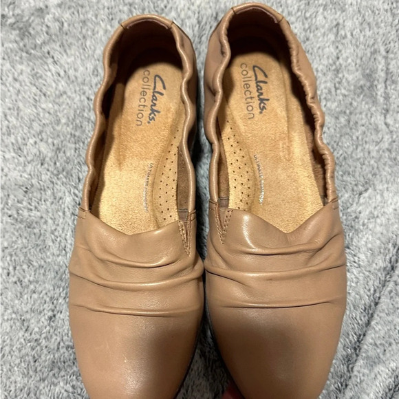 Clarks Womans LeatherSlip On Tan Flat Jenette Ruby Loafer size 8.5 Casual Office - Picture 6 of 7